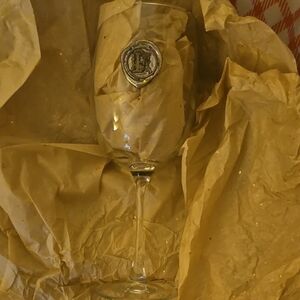 Elegant Clear Wine Glass with Emblem